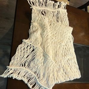 White Table runner